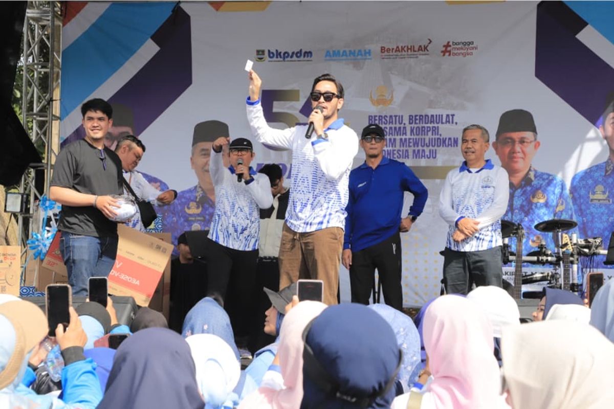 Bupati Bandung Barat Jeje Richie Ismail menekankan bahwa integritas dan profesionalisme ASN harus diperkuat karena mereka menjadi ujung tombak pelayanan publik pada HUT ke-54 Korpri