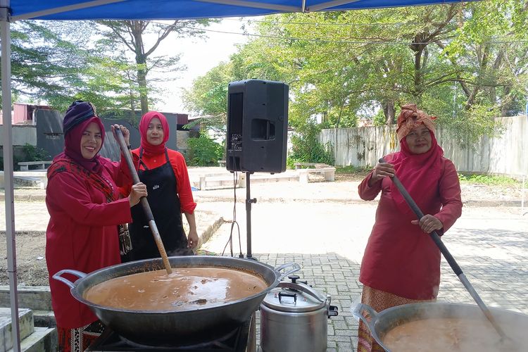 Terkenang Gempa 2009, Warga Sumbar Kirim 5 Ton Rendang untuk Korban Gempa NTT