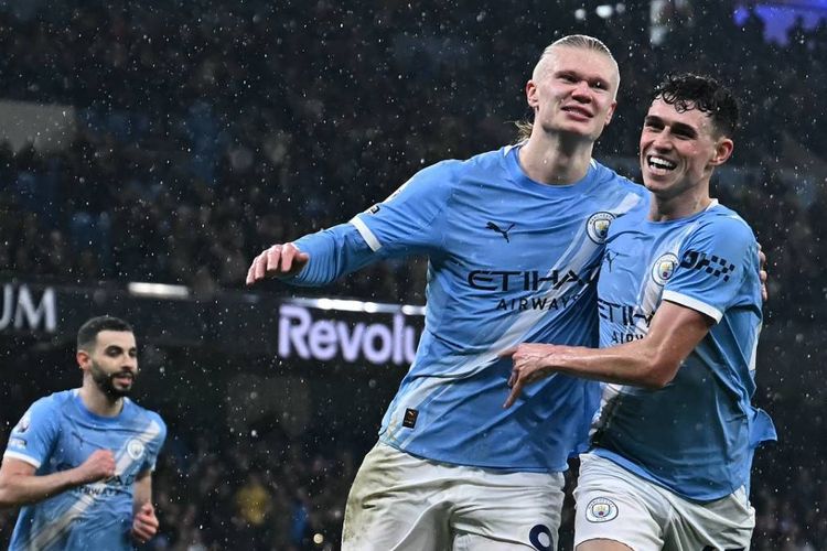 Penyerang Manchester City, Erling Haaland, merayakan gol bersama Phil Foden ke gawang Fulham. Pertandingan pekan ke-26 Premier League 2025-2026 Man City vs Fulham bergulir di Stadion Etihad pada Kamis (12/2/2026) dini hari WIB.