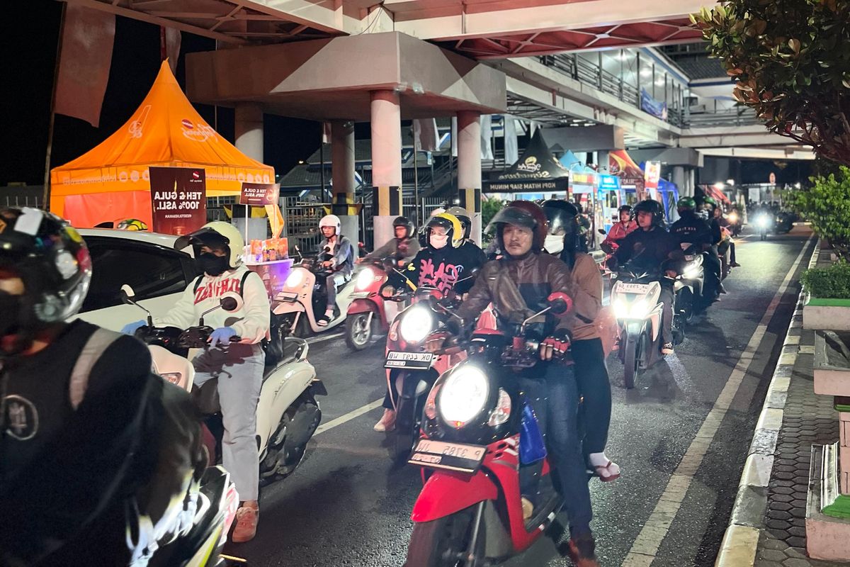 Antrean di Pelabuhan ASDP Ketapang Banyuwangi 