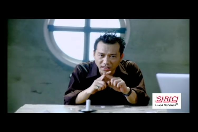Anang Hermansyah dalam video musik Separuh Jiwaku Pergi.