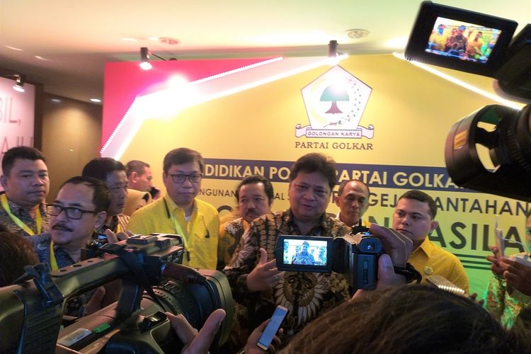 Ketua Umum Partai Golkar Airlangga Hartarto menghadiri pendidikan politik kader Partai Golkar di Jakarta Pusat, Kamis (28/11/2019)