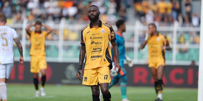 Ekspresi pemain Persija Jakarta, Allano Souza, dalam laga lawan Bhayangkara FC. Pertandingan Super League 2025-2026 Bhayangkara FC vs Persija Jakarta telah bergulir di Stadion Sumpah Pemuda, Lampung, Minggu (5/4/2026).