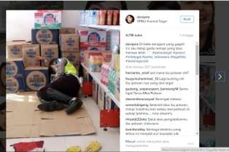 Seorang Polwan yang beristirahat di sebuah minimarket setelah mengatur lalu lintas saat Lebaran 2016 lalu.