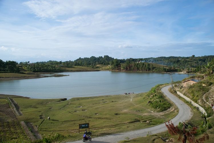 Danau Sidihoni, Desa Huta Tinggi, Samosir, Sumatera Utara DOK. Shutterstock/Hedry Handoko