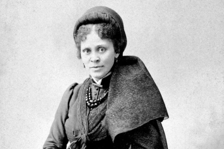 Pendidik, penulis, dan aktivis Hallie Quinn Brown berpose untuk sebuah potret, sekitar 1880-an.