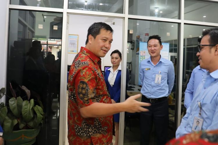 Wakil Gubernur Sulawesi Utara Drs. Steven O.E. Kandouw, melakukan inspeksi mendadak di Bank SulutGo Cabang Melonguane, Kabupaten Kepulauan Talaud, Kamis (21/3/2019 ) siang.