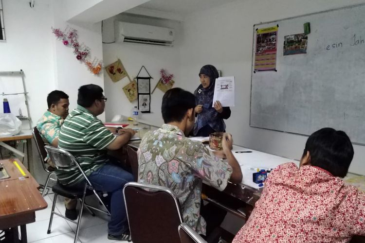 Proses belajar-mengajar di salah satu kelas di MP-WNBK di Politeknik Negeri Jakarta (Kompas.com/Audia Natasha Putri)