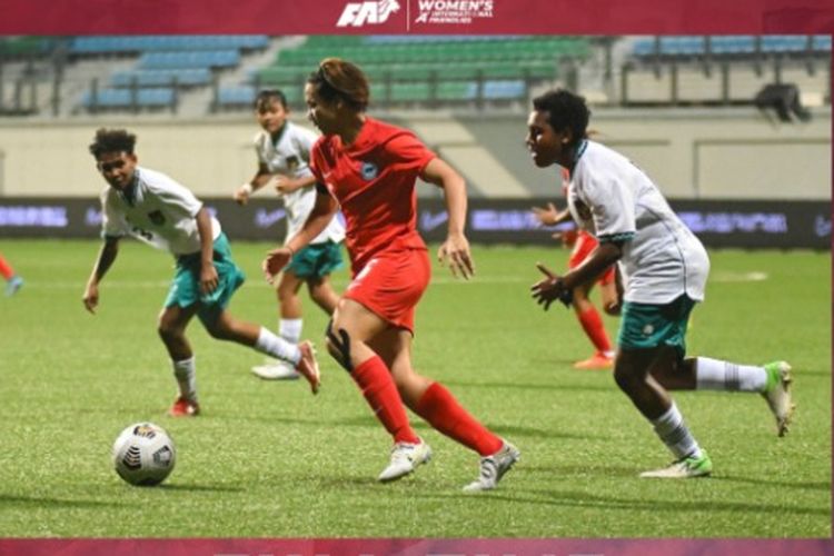Pertandingan uji coba FIFA MAtchday antara timnas putri Indonesia dan Singapura di Stadion Jalan Besar, Singapura, Senin (10/10/2022) malam WIB. Garuda Pertiwi menang 2-1.