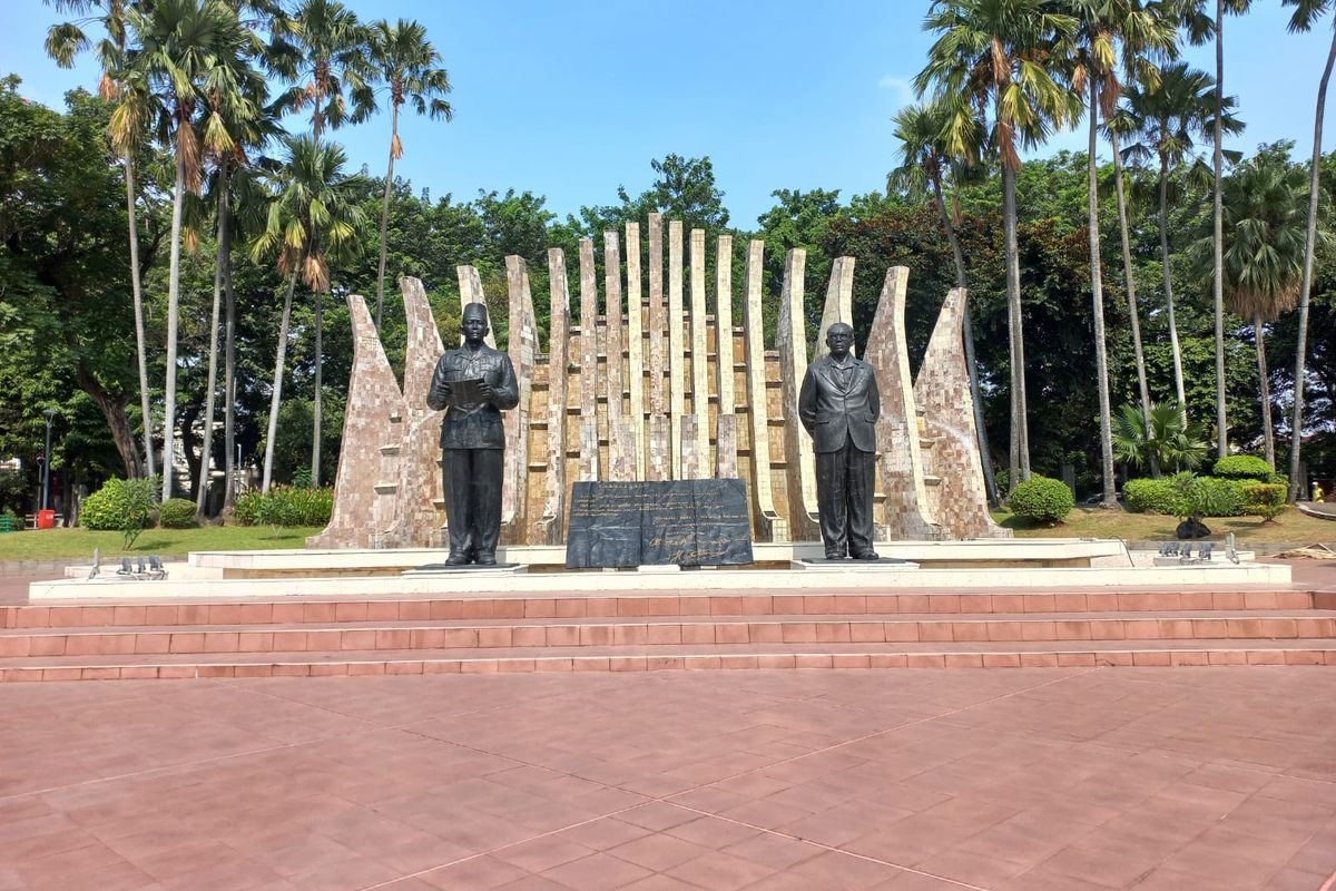 Monumen Proklamator Soekarno-Hatta, yang diresmikan oleh Presiden Soeharto tanggal 16 Agutus 1980. Monumen itu dibangun sebagai kenangan terhadap kedua sosok bapak proklamator, yakni Bung Karno dan Bung Hatta.