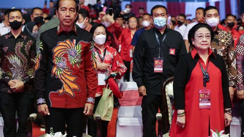 Isu Jabatan Presiden 3 Periode Bergulir Lagi, Diungkit Adian Napitupulu, Dibantah Puan