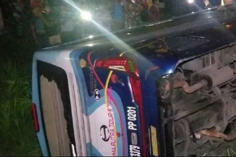 Bus yang mengangkut rombongan siswa dan guru dari SMAN 1 Sidoarjo mengalami kecelakaan di Tol Ngawi-Solo, Desa Ngale, Kecamatan Paron, Kabupaten Ngawi, Jawa Timur, Kamis (18/1/2024).