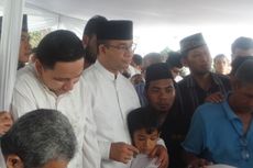 Saat Mata Anies Tak Henti Menatap Kuburan Sang Adik