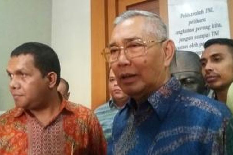 Politisi Senior Partai Golkar, Try Sutrisno, saat ditemui di Kantor Forum Komunikasi TNI Jalan Senen Raya, Jakarta Pusat, Jumat (27/11/2015)