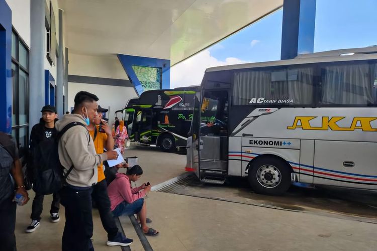 Arus Mudik Lebaran, 615 Bus Melintas di Terminal Arya Wiraraja Sumenep