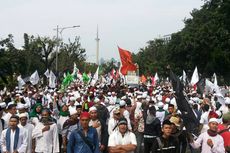 Sebelum Berunjuk Rasa, Massa Aksi 55 Nyanyikan Lagu Indonesia Raya
