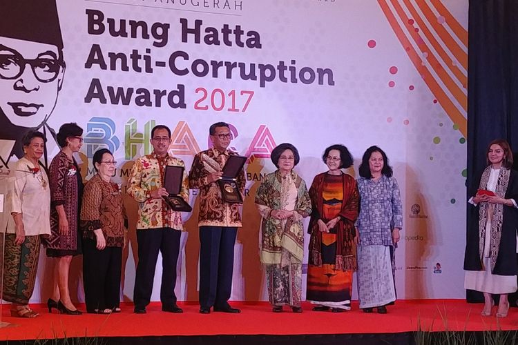 Perkumpulan Bung Hatta Anti-Corruption Award (BHACA) kembali memberikan penghargaan kepada tokoh yang terus berusaha menjadi inspirator bagi terbangunnya upaya pemberantasan korupsi di lingkungannya.  Untuk tahun 2017 ini, penghargaan diberikan kepada dua tokoh, yakni Bupati Bantaeng Nurdin Abdullah dan Direktur Jenderal Bea Cukai Kementerian Keuangan Heru Pambudi. 