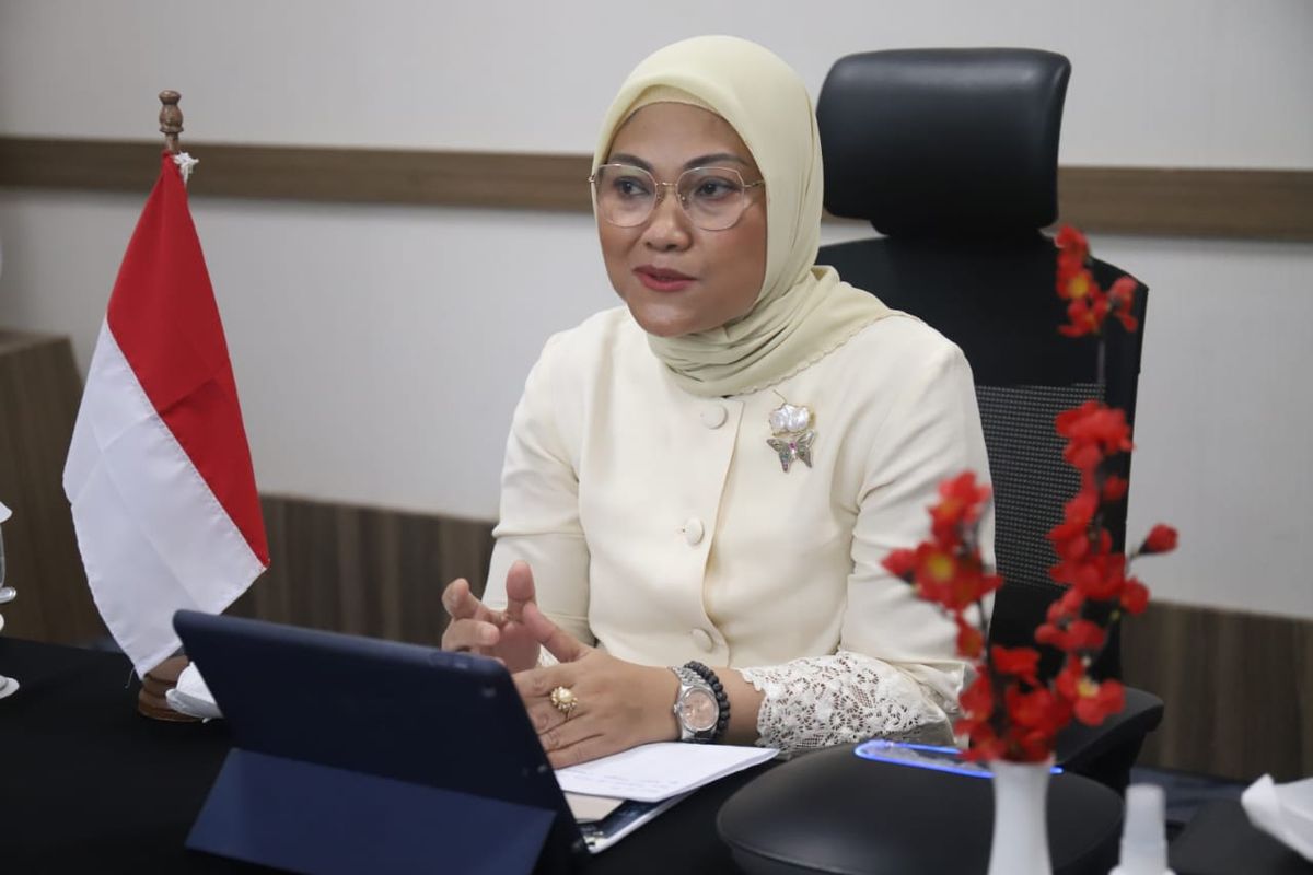 Menteri Ketenagakerjaan Ida Fauziyah memberikan sambutan dalam suatu acara yang dihelat secara virtual, Kamis (3/12/2020).