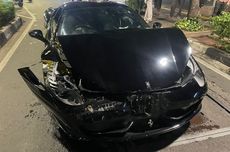 Ferrari "Sundul" Mercy di Dekat Pasar Santa, Bagian Depan Mobil Ringsek