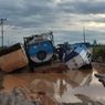 3 Truk Terperosok di Kubangan Banjir, Jalan di Ketapang Macet hingga 3 Km