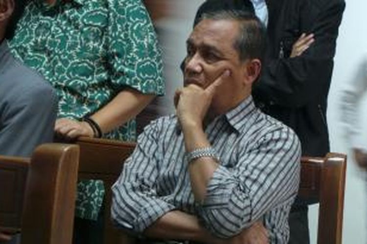 Wakil Ketua Komisi Pemberantasan Korupsi Busyro Muqoddas memantau langsung sidang lanjutan kasus dugaan suap pengaturan kuota impor daging sapi dan pencucian uang dengan terdakqa Luthfi Hasan Ishaaq di Pengadilan Tindak Pidana Korupsi, Jakarta, Senin (7/10/2013).