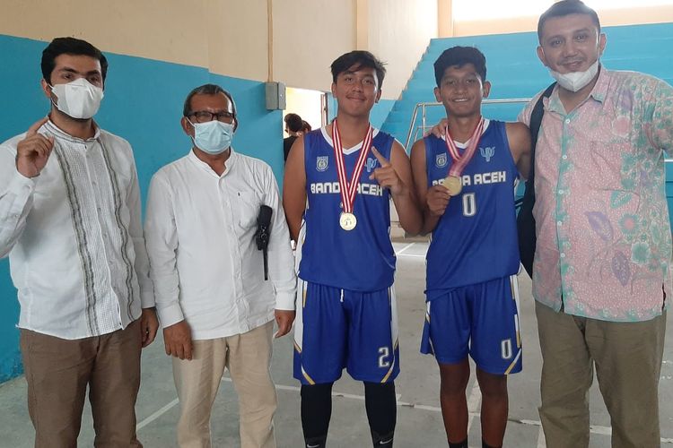 SMA Fatih Bilingual School Aceh berhasil meraih gelar juara perdana putra Honda DBL seri Aceh musim 2021.