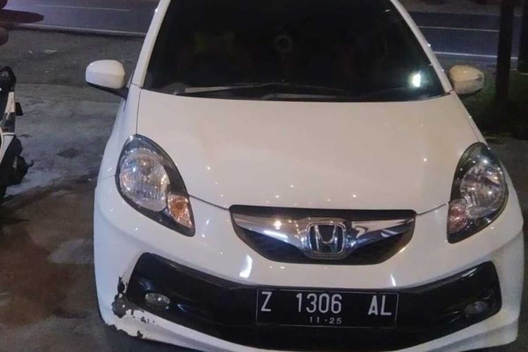 Driver taksi online asal Sumedang jadi korban begal, mobilnya dirampas, ditelanjangi dan dibuang di wilayah Lembang.