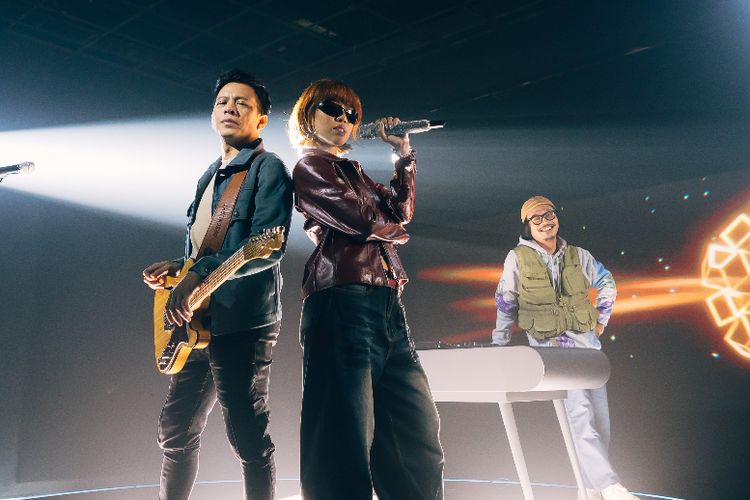 Kolaborasi antara Ariel Noah dan Ramengvrl menyuguhkan suguhan musik unik