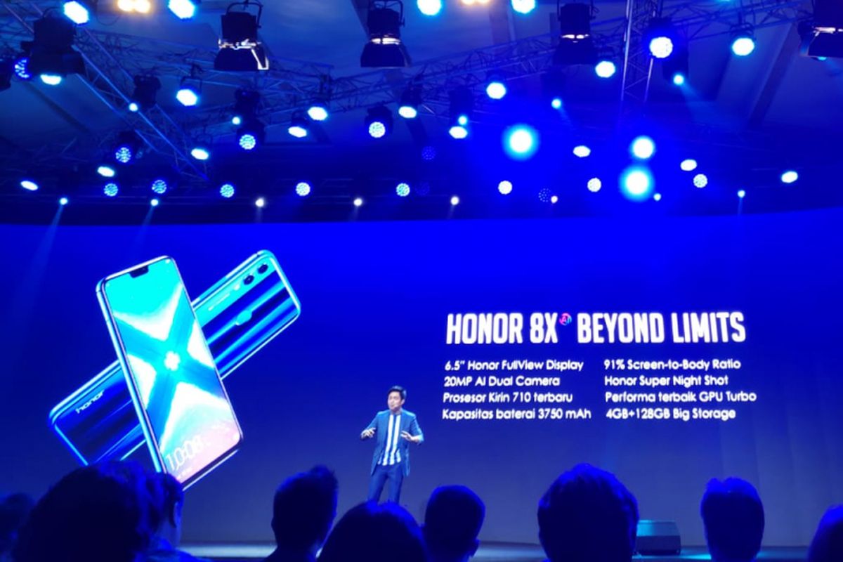 Chief Experience Officer Honor Indonesia Randy Martin memperkenalkan Honor 8X pada Selasa (6/11/2018) di The Hall Senayan City, Jakarta.