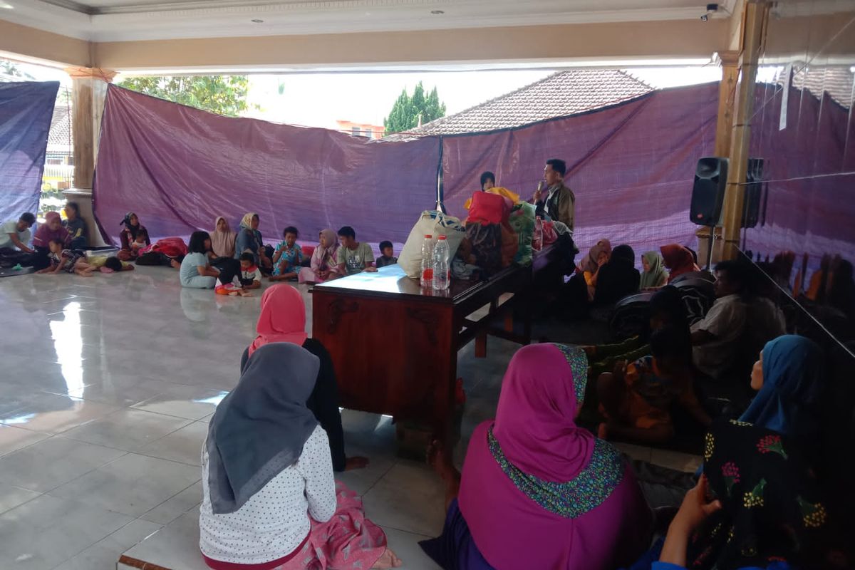 Pengungsi banjir lahar Gunung Semeru sebagian masih bertahan di pengungsian