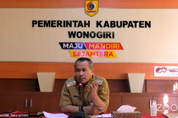 Bupati Wonogiri Joko Sutopo (Jekek) saat menyampaikan presentasi kepala daerah inovatif kategori provinsi dan kabupaten untuk penilaian Innovative Government Award (IGA) 2021 secara virtual, Selasa (23/11/2021).