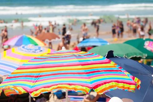 Payung Pantai Tak Efektif Lindungi Kulit dari Sinar Matahari