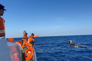 'Kami Sudah Tidak Punya Harapan Lagi', Kisah Tiga Nelayan Bertahan Setelah Kapalnya Tenggelam di Laut Buton