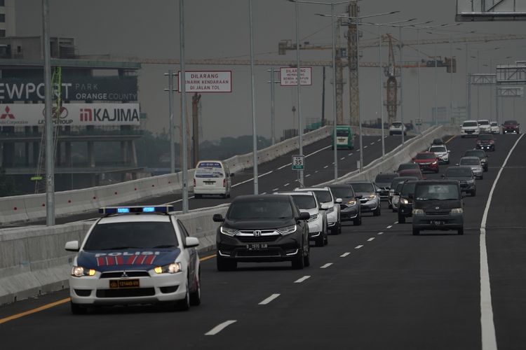 Honda CR-V saat menjajal Jalan tol layang Jakarta-Cikampek