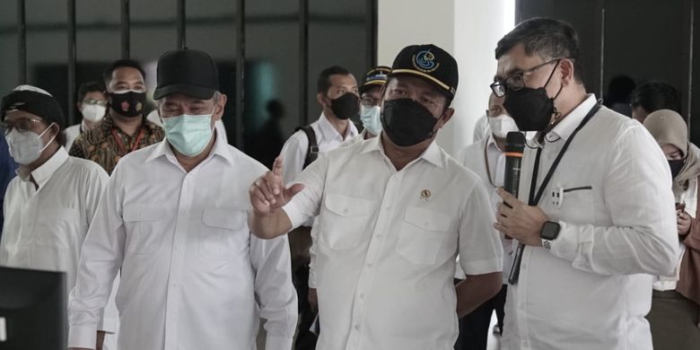 Menteri Kelautan dan Perikanan (KP) Sakti Wahyu Trenggono saat meninjau lokasi Pangandaran Integrated Aquarium and Marine Research Institute (PIAMARI) di Kompleks Pangkalan Pendaratan Ikan (PPI) Cikidang, Kabupaten Pangandaran, Jawa Barat (Jabar), Senin (3/5/2021).