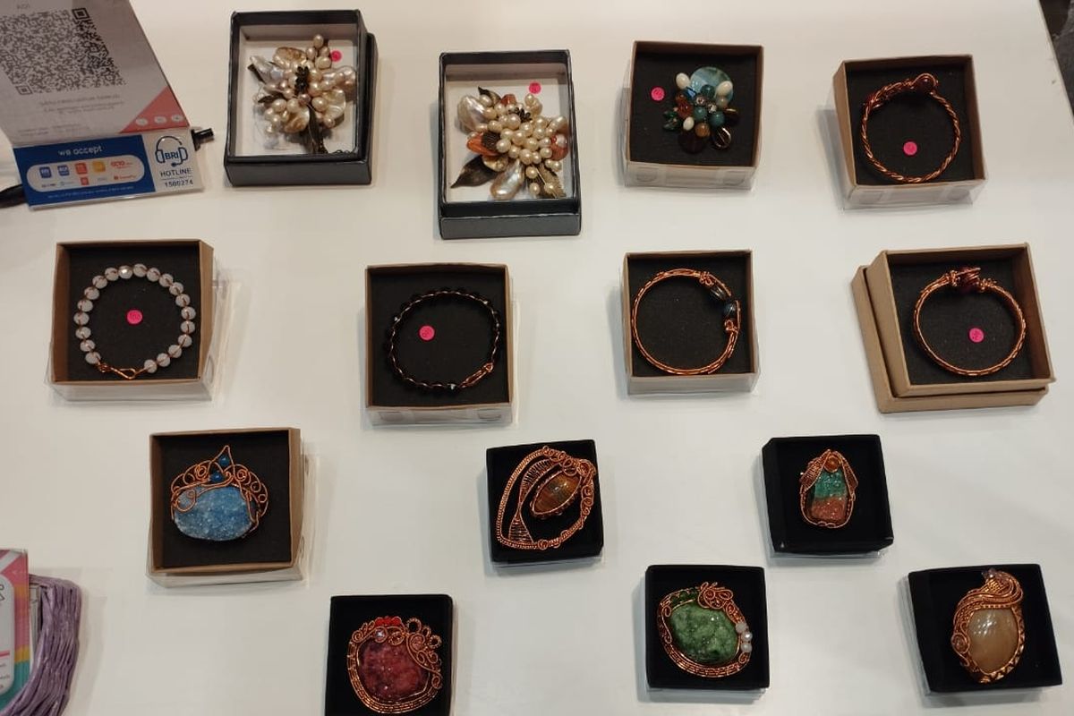 Produk yang ditampilkan Anik dalam pameran UMKM ECPO(RT) BRILIANPRENEUR 2023 di JCC Senayan.
