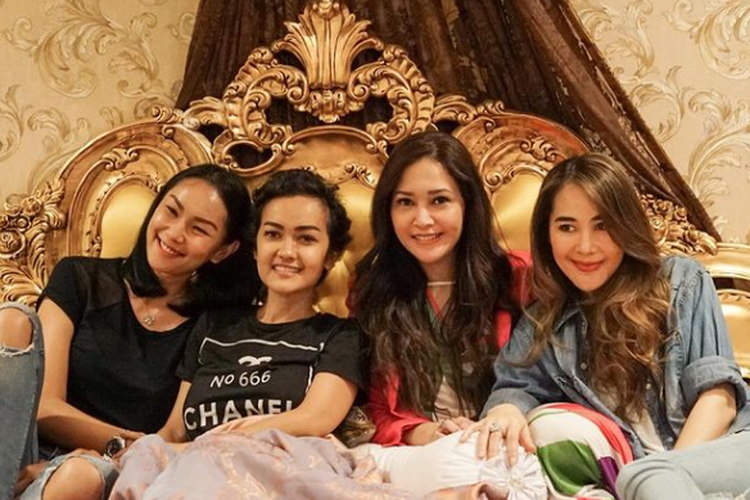 Maia Estianty ajak mendoakan mendiang Julia Perez.