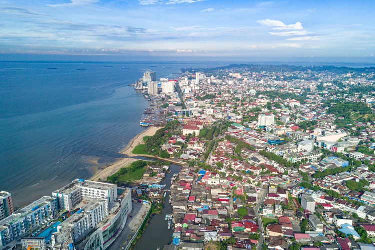 Salah satu julukan yang disematkan kepada Kota Balikpapan adalah Kota Minyak.