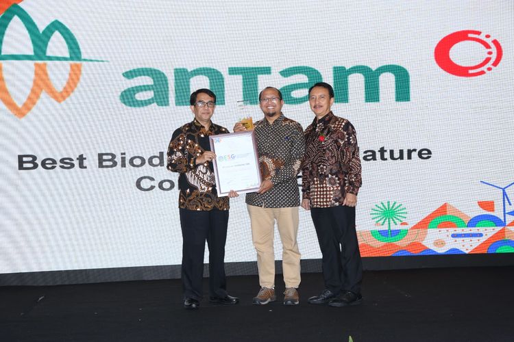 PT Aneka Tambang Tbk (ANTAM) mendapatkan penghargaan atas inisiatif environmental, social, and governance (ESG) pada ESG Initiative Awards (EIA) 2024. 