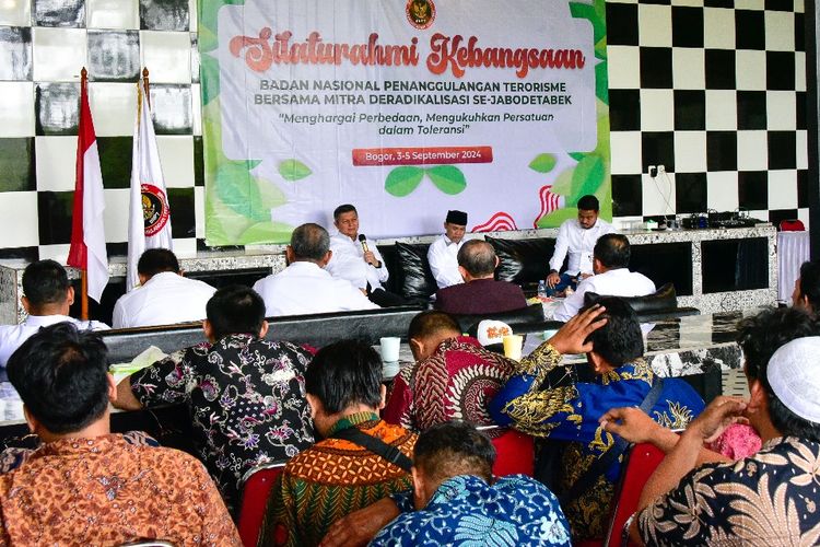 Kepala Badan Nasional Penanggulangan Terorisme (BNPT) Komjen Pol. Mohammed Rycko Amelza Dahniel saat memberikan sambutan dalam acara Silaturahmi Kebangsaan Bersama Mitra Deradikalisasi se-Jabodetabek di Bogor, Jawa Barat Pada Rabu (4/9/2024). 
