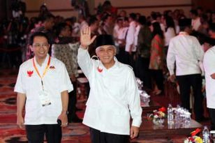 Calon wakil presiden Hatta Rajasa mengikuti acara Deklarasi Piilpres Berintegritas dan Damai di Jakarta, Selasa (3/6/2014). Acara yang diselenggarakan Komisi Pemilihan Umum tersebut menandai dimulainya masa kampanye Pilpres dari 4 Juni sampai 5 Juli.