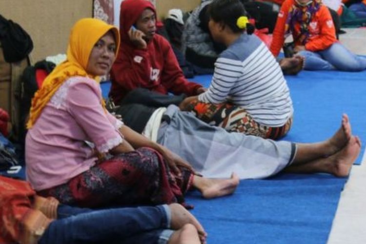 Sekitar 5.500 warga pendatang di Wamena yang keluar dari rumah mereka untuk tinggal di pengungsian. Mereka tersebar di markas Komando Distrik Militer 1702 Jayawijaya, markas Polres Jayawijaya, markas Komando Rayon Militer 1702-03 Wamena, Betlehem, gedung DPRD Jayawijaya, hingga markas Yonif Wi Mane Sili. 