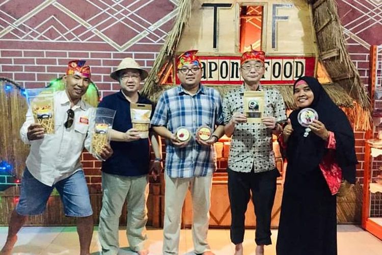 Produk Tapona Food mengikuti salah satu even pameran UMKM.