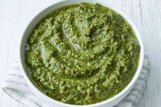 Cara Membuat Saus Pesto di Rumah, Pakai Daun Basil Segar