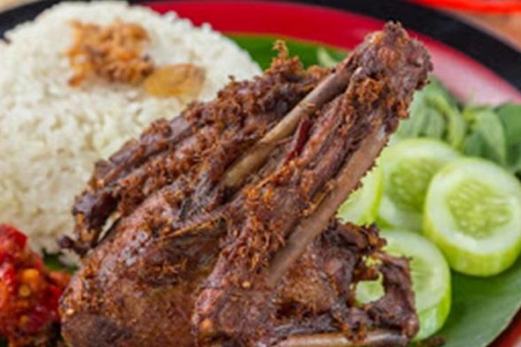 Salah satu menu andalan di Kedai Bebek BKB, bebek hitam kepahiang.