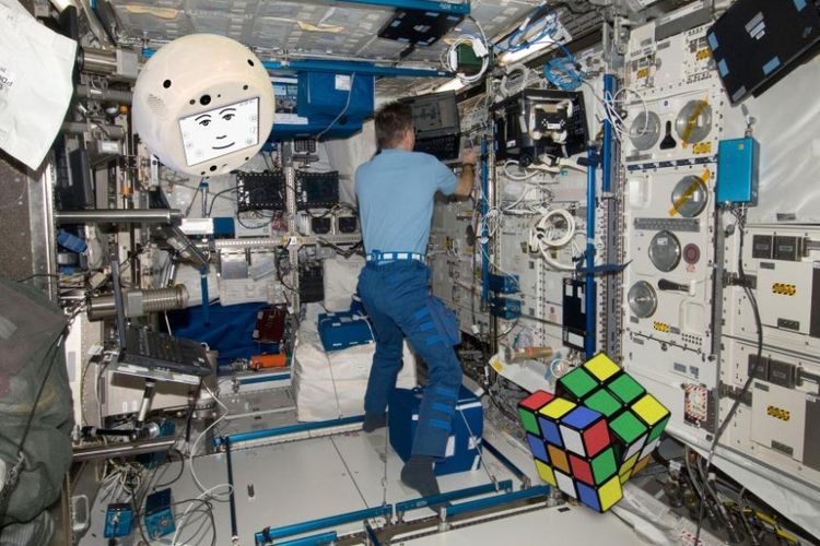 CIMON bakal membantu kerja astronot di luar angkasa