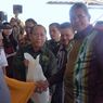 Salurkan Bantuan Pangan di Baruga, Pj Wali Kota Kendari Harap Bisa Kendalikan Harga Beras