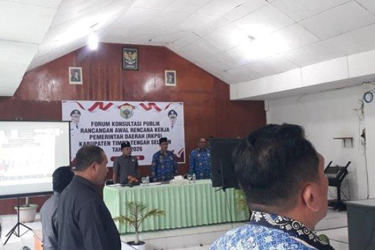 Pemkab TTS menggelar Forum Konsultasi Publik untuk membahas dan menelaah rancangan awal RKPD Kabupaten TTS di Aula Bappeda TTS, Senin (17/3/2025). 