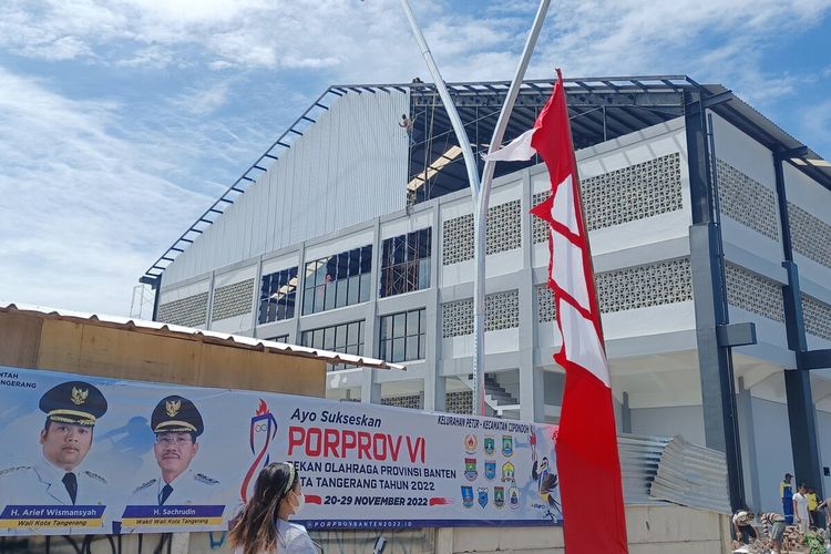 Pekan Olahraga Provinsi (Porprov) ke-VI Banten 2022 resmi dibuka pada Minggu (20/11/2022). Namun, Gedung Olahraga (GOR) Gondrong atau sebelumnya disebut GOR Green Lake City (GLC) masih belum rampung hingga hari ini, Senin (21/11/2022).