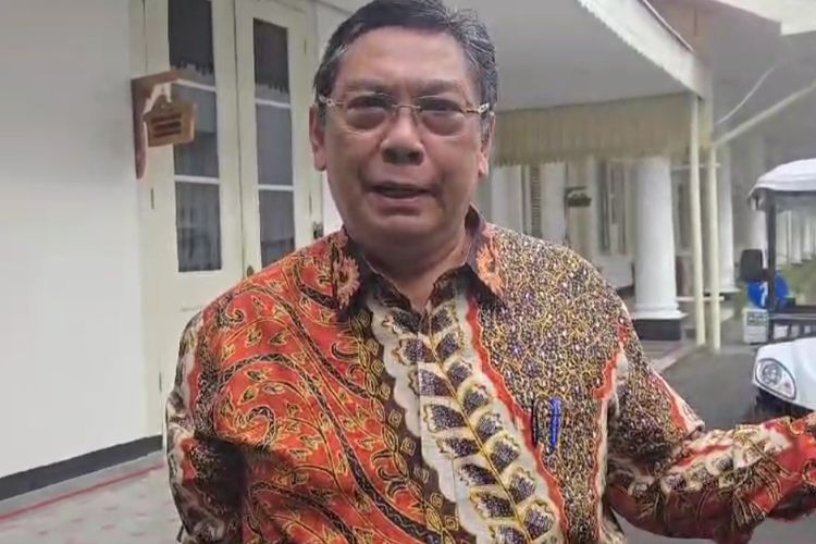 Ketua Komisi I DPR RI Utut Adianto usai bertemu dengan Presiden Prabowo Subianto di Istana Kepresidenan Jakarta, Rabu (19/3/2025). 